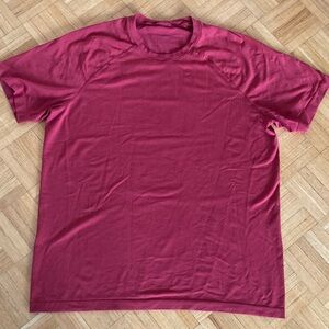lululemon athletica Men's Short Sleeve Crew T-Shirt - Berry Red